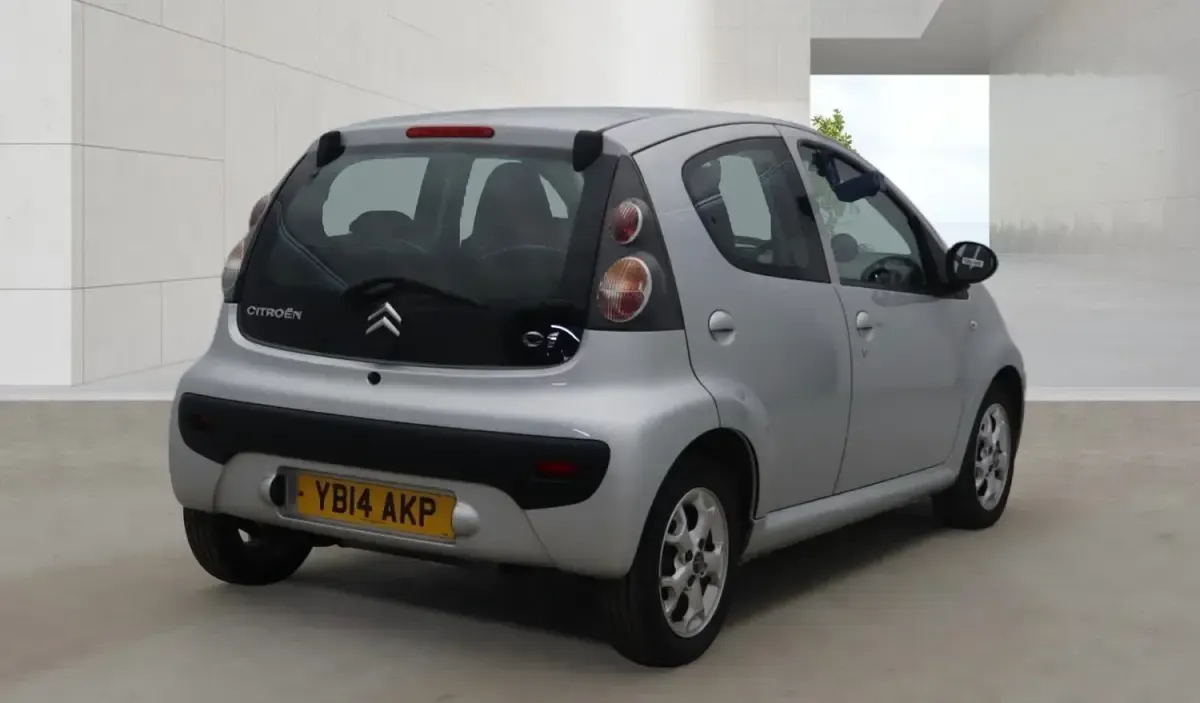 Usado Citroën C1 68 HP (50 kW) 2014 Cinzento Citadino