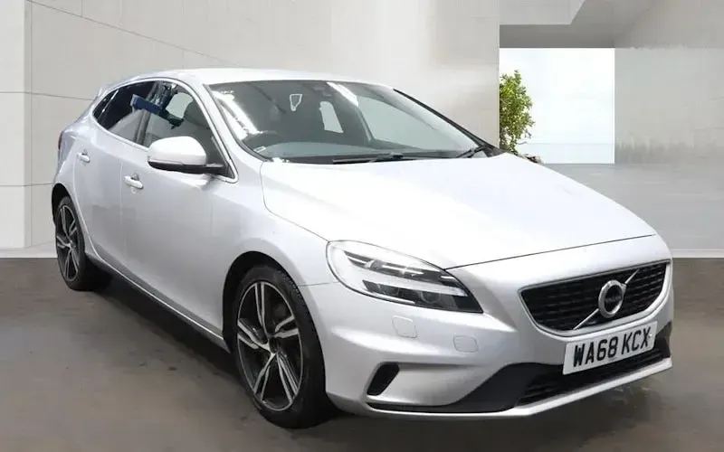 Used Volvo V40 R-Design Pro 152 HP (111 kW) 2019 Hatchback