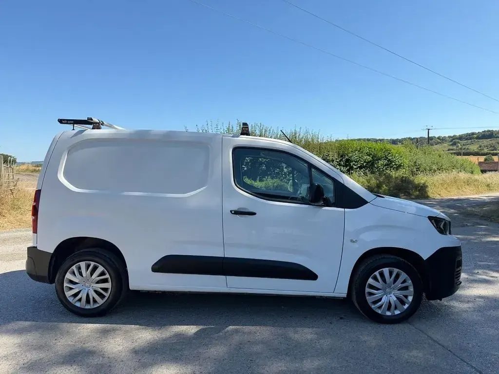 Used Peugeot Partner 131 HP (96 kW) 2021 White MPV
