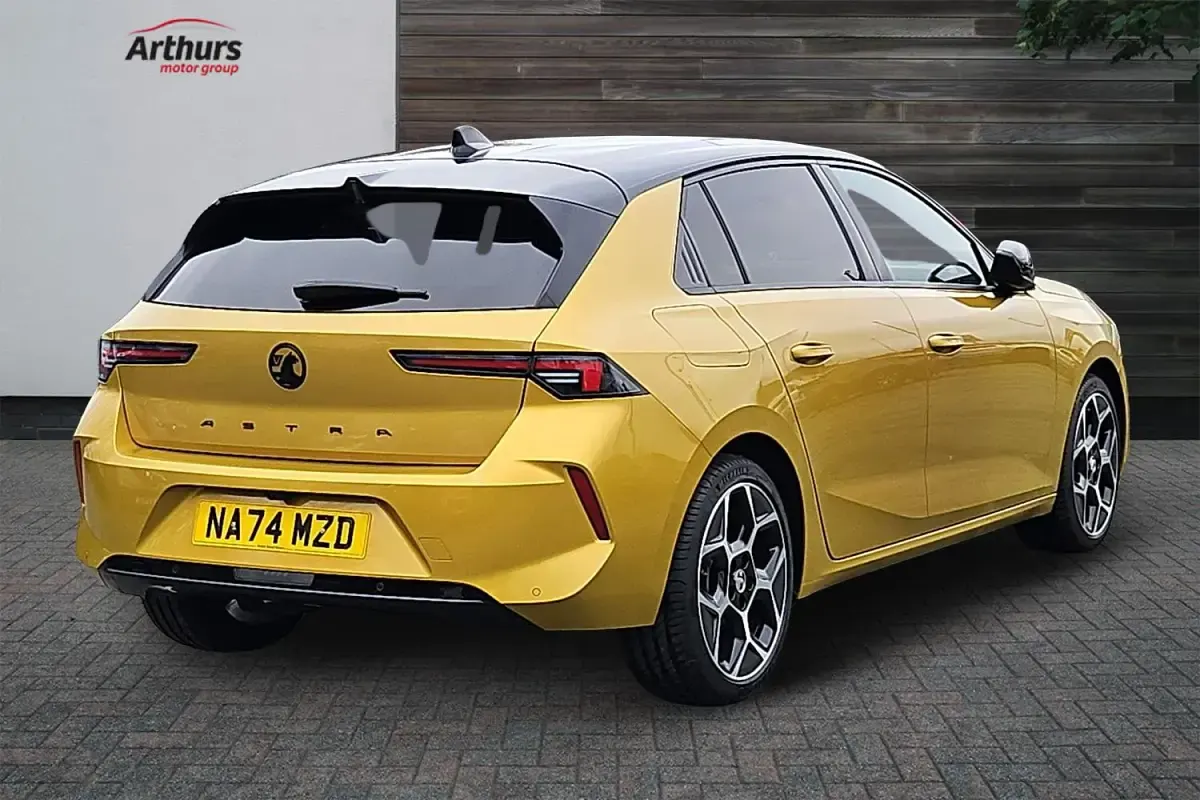 Used Vauxhall Astra Ultimate 130 HP (95 kW) 2024 Yellow/black Hatchback