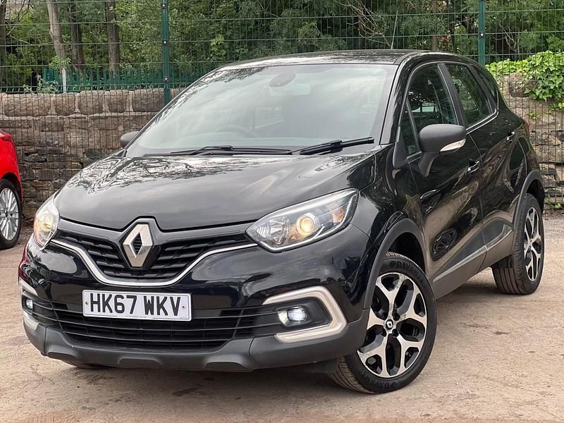 Used Renault Captur Dynamique 90 HP (66 kW) 2018 Black SUV