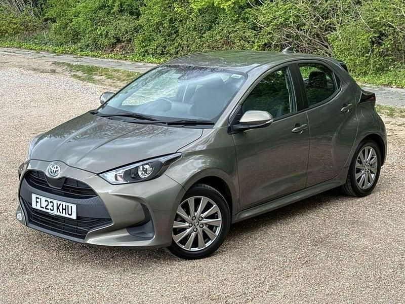 Used Toyota Yaris Hybrid 116 HP (85 kW) 2023 Titan bronze Hatchback