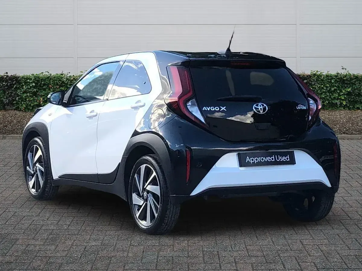 Used Toyota Aygo X 72 HP (52 kW) 2023 White SUV