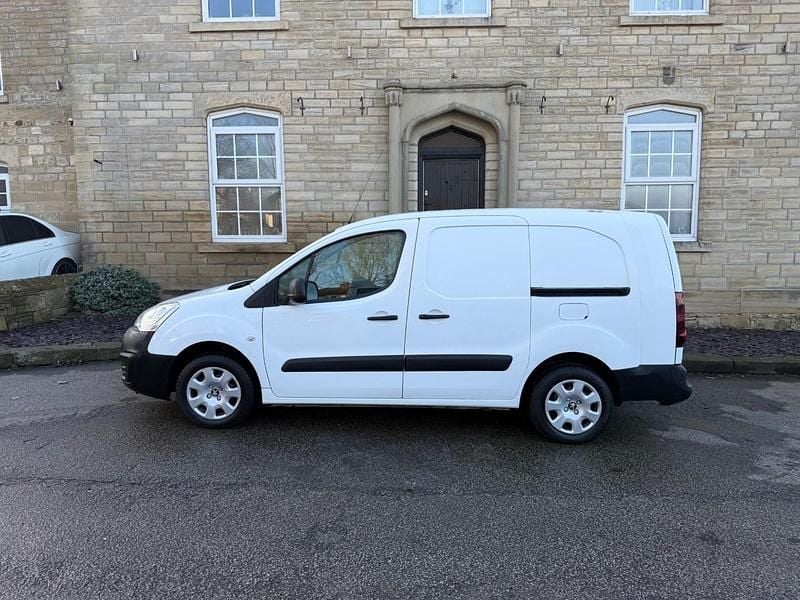 White Used 2017 Peugeot Partner S MPV | £4,999 (Good price) - Image 1/4