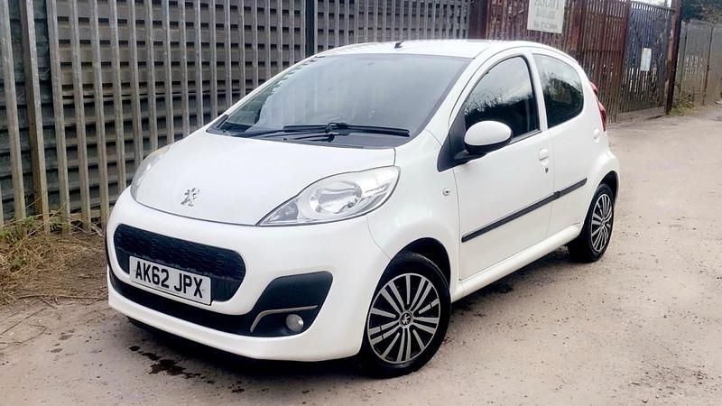 Used Peugeot 107 Active 68 HP (50 kW) 2012 White Hatchback
