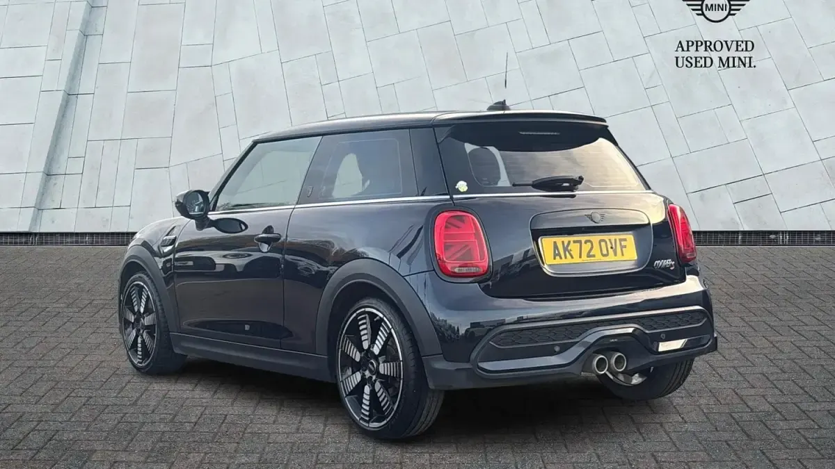 Używany Mini Cooper S Exclusive 176 KM (129 kW) 2022 Czarny Hatchback