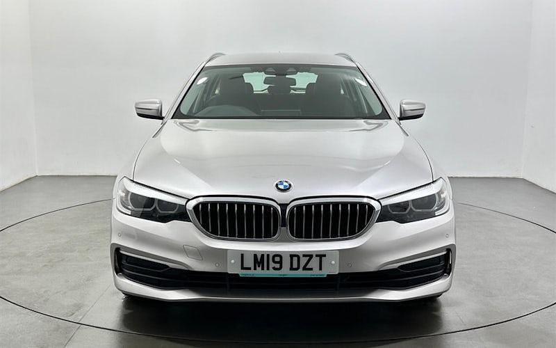 Used BMW 520 190 HP (139 kW) 2019 Silver Estate