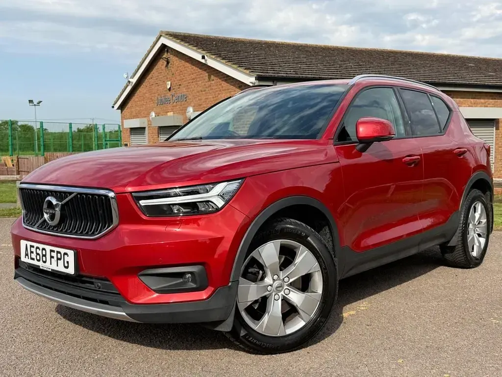 Used Volvo XC40 Momentum 2018 Red SUV