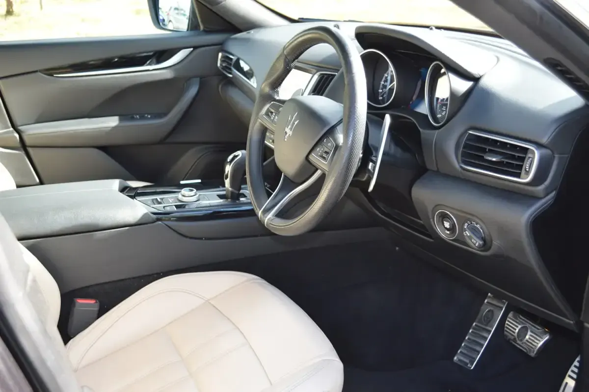Used Maserati Levante 275 HP (202 kW) 2017 Nero black metallic SUV