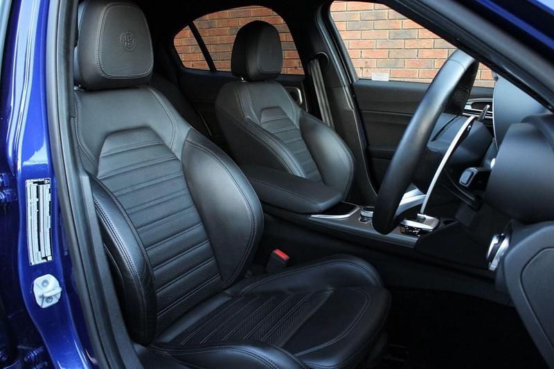 Used Alfa Romeo Giulia Veloce 280 HP (205 kW) 2022 Blue Sedan