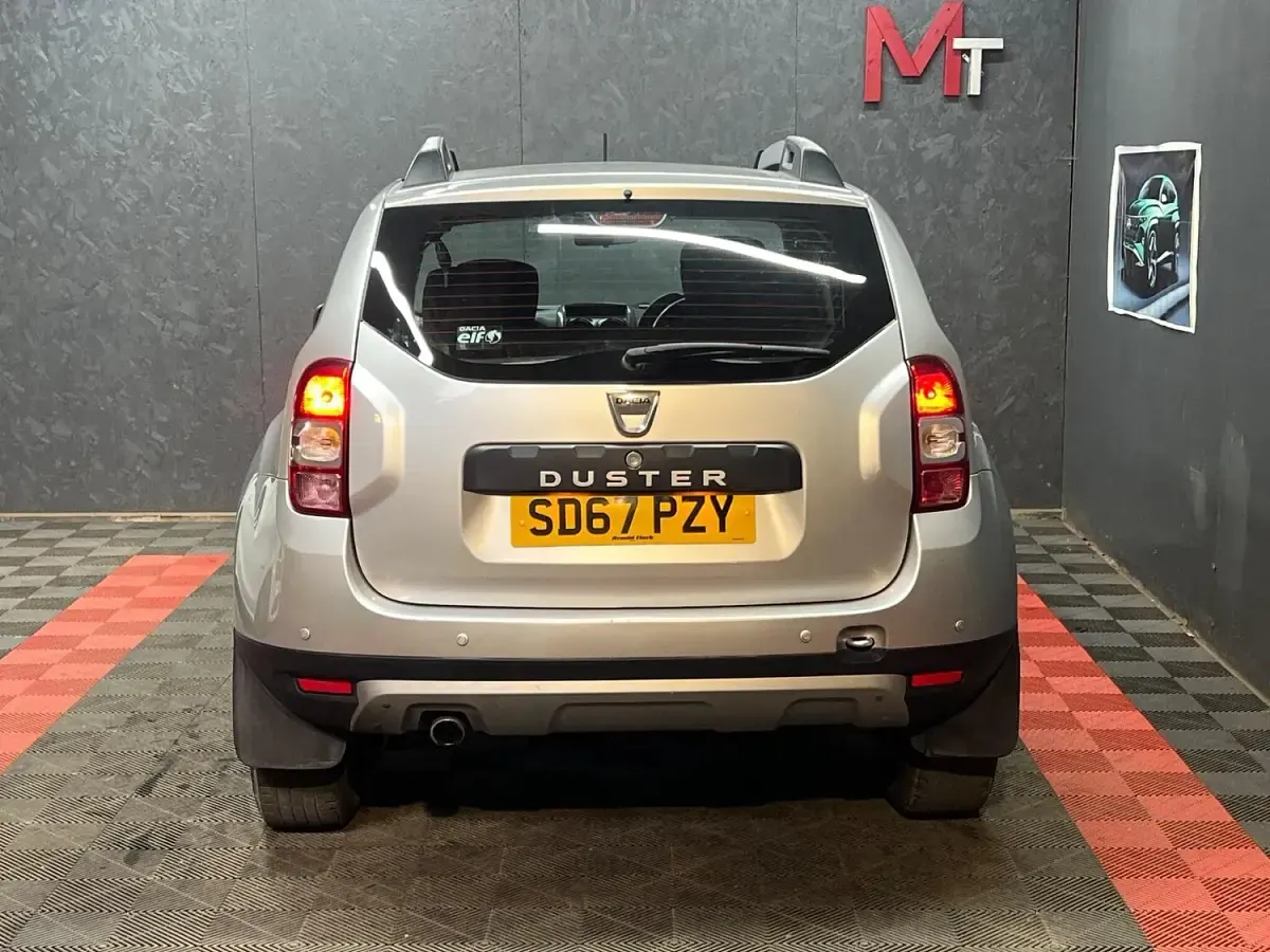 Used Dacia Duster Lauréate 125 HP (91 kW) 2017 Silver SUV
