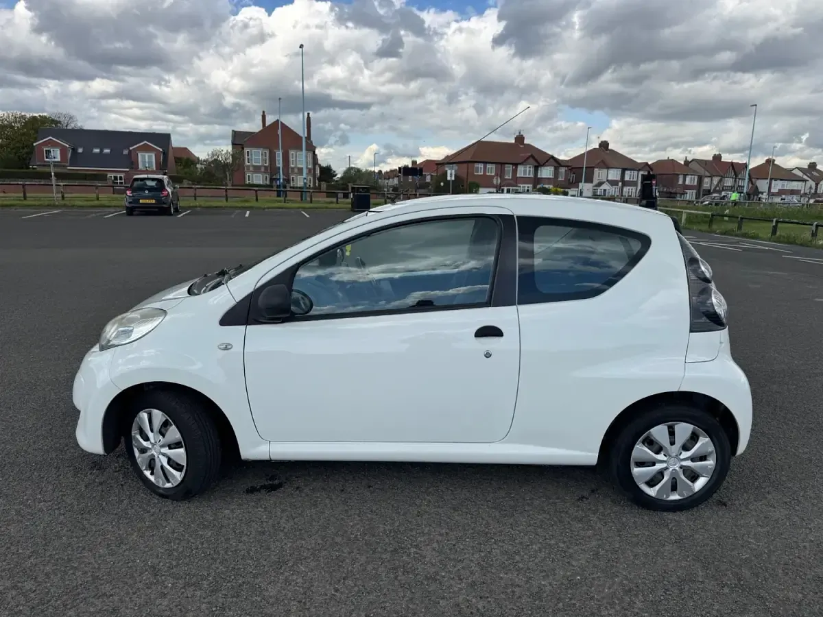 Używany Citroën C1 68 KM (50 kW) 2011 Biały Hatchback