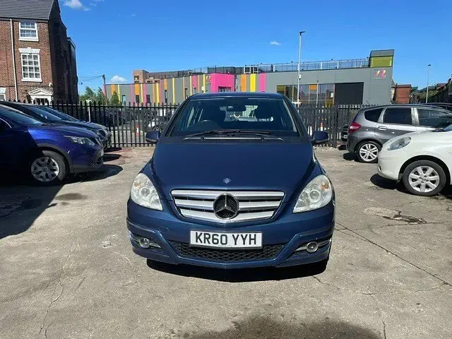 Used Mercedes B180 2011 Blue Hatchback