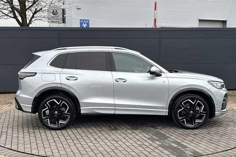 New VW Tiguan R-line 204 HP (150 kW) 2025 Silver SUV