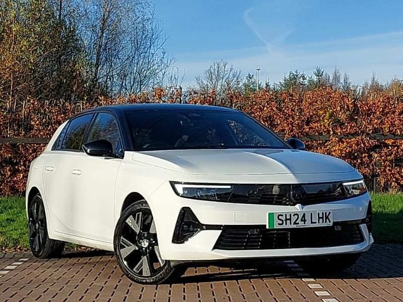 Used Vauxhall Astra 114 kW (156 HP) 2024 White Hatchback