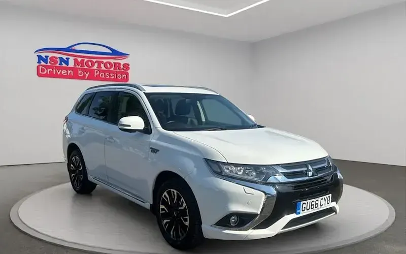 Used Mitsubishi Outlander P-HEV 203 HP (149 kW) 2016 SUV