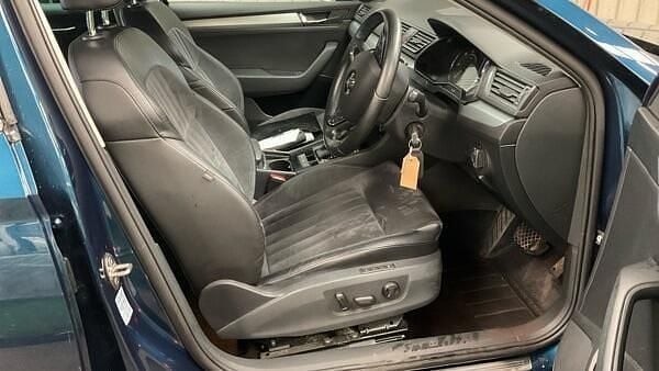 Used Skoda Superb SE Technology 190 HP (139 kW) 2017 Blue Estate