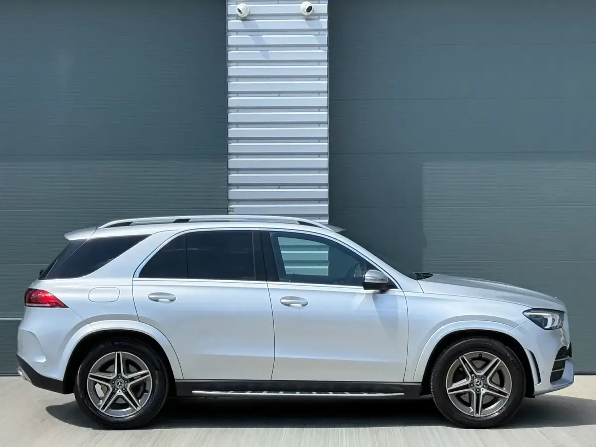 Used Mercedes GLE300 AMG Line Premium 245 HP (180 kW) 2019 Silver SUV