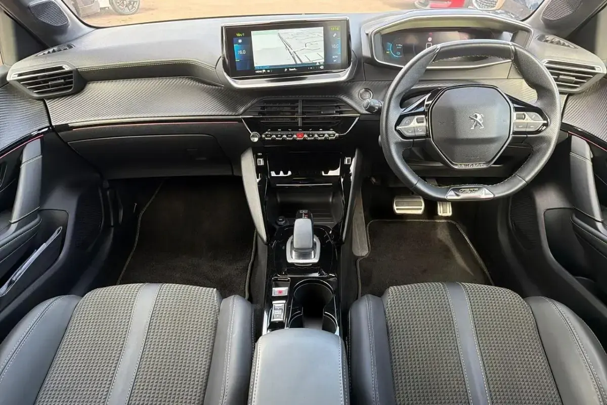 Used Peugeot e-208 GT 100 kW (136 HP) 2022 Yellow Hatchback