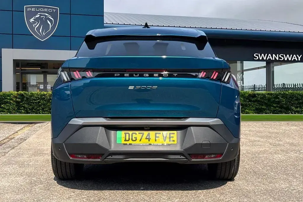 Used Peugeot e-3008 Allure 152 kW (207 HP) 2025 Blue SUV