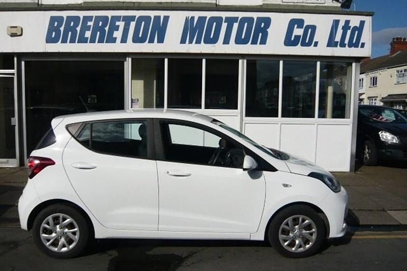 Used Hyundai i10 SE 66 HP (48 kW) 2017 White Hatchback