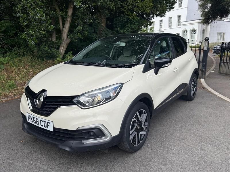 Used Renault Captur Iconic 90 HP (66 kW) 2019 Cream/black SUV