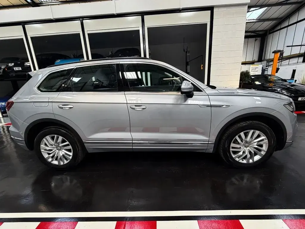 Used VW Touareg SEL 231 HP (169 kW) 2018 Silver SUV