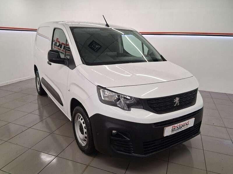 Used Peugeot Partner Premium 131 HP (96 kW) 2024 White MPV