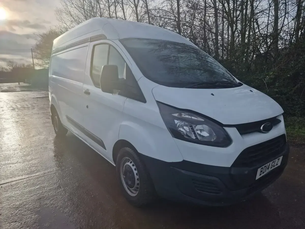 Usado Ford Transit Custom 100 HP (73 kW) 2014 Branco Van