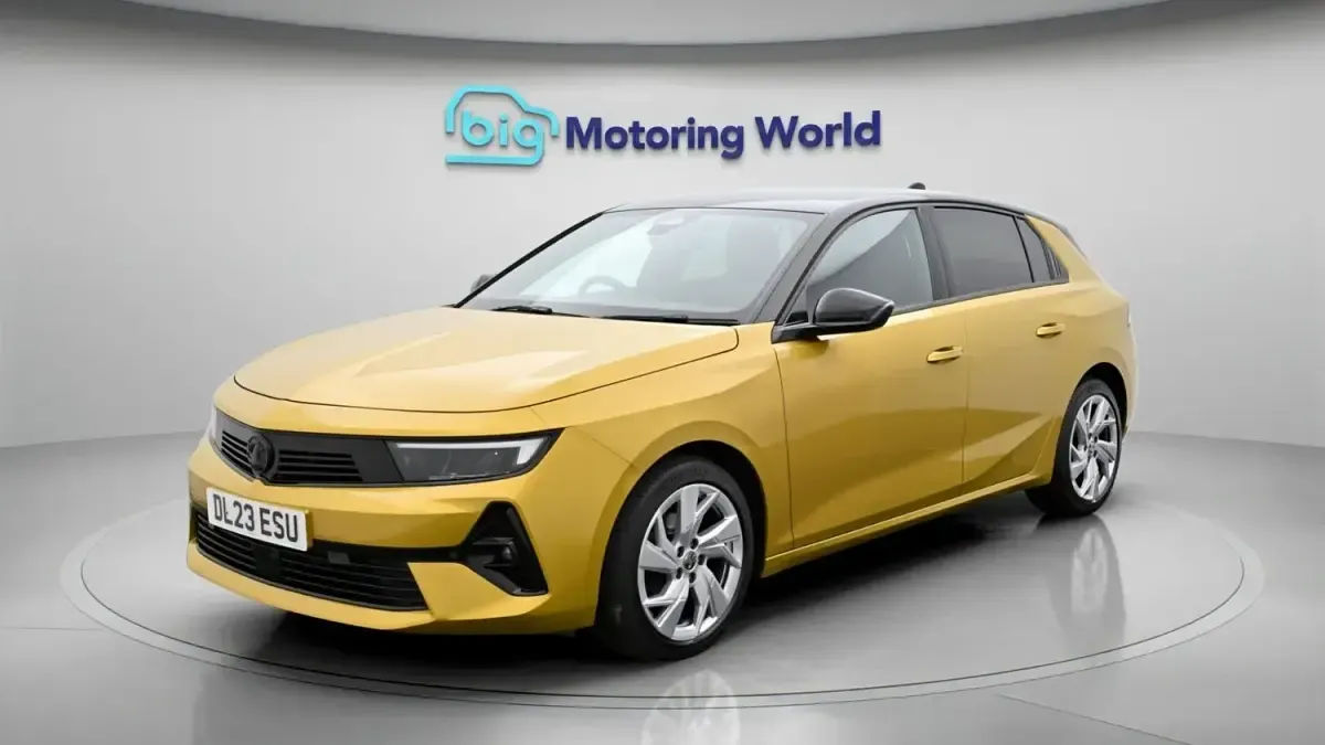 Second-hand Vauxhall Astra S 129 CP (94 kW) 2023 Galben Hatchback