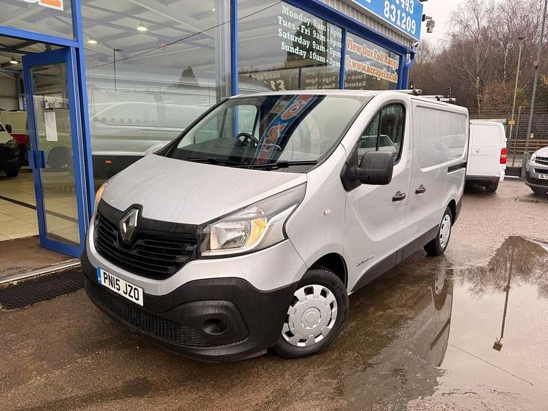 Used Renault Trafic Business 120 HP (88 kW) 2015 Silver MPV