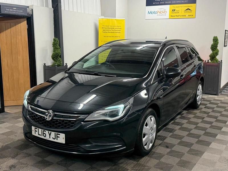 Used Vauxhall Astra 110 HP (80 kW) 2016 Black Estate