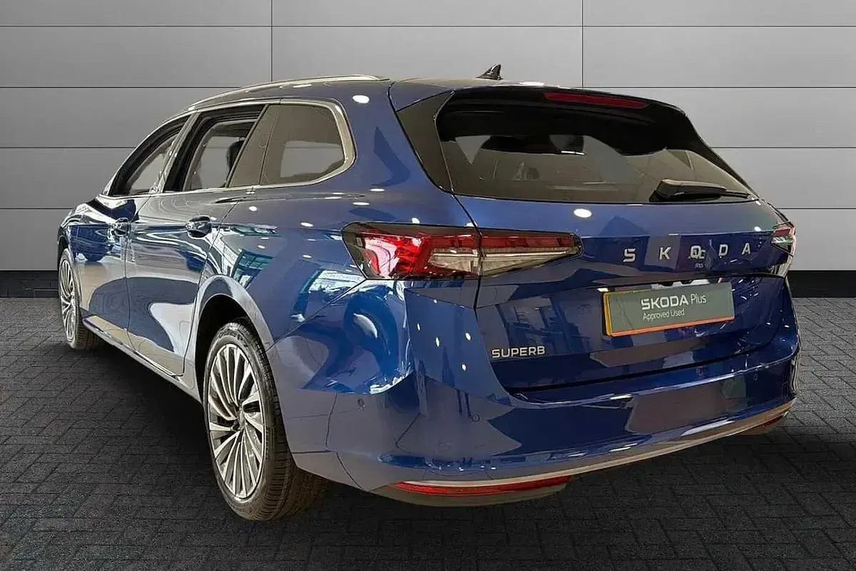 Nuevo Skoda Superb LAURIN & KLEMENT 204 CV (150 kW) 2026 Azul Familiar