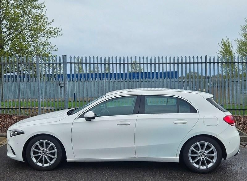 Used Mercedes A180 Executive 136 HP (100 kW) 2019 White Hatchback