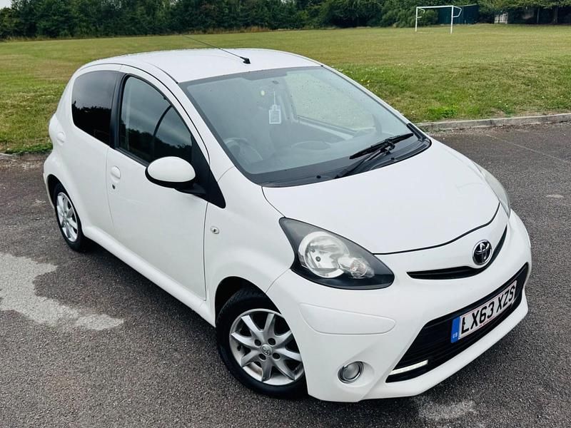 White Used 2013 Toyota Aygo Hatchback | £2,095 (Good price) - Image 1/4