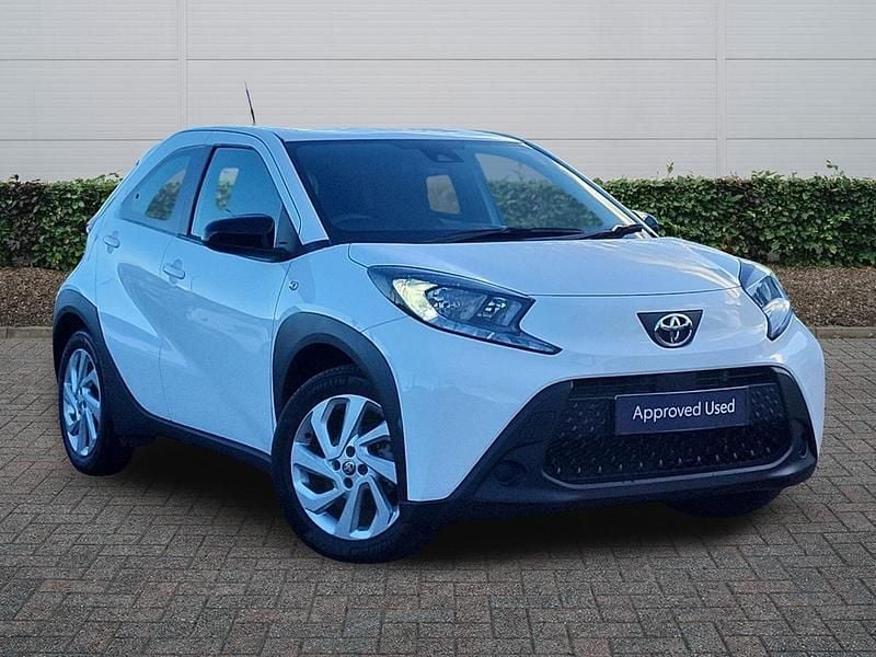 Used Toyota Aygo X PURE 2024 White SUV
