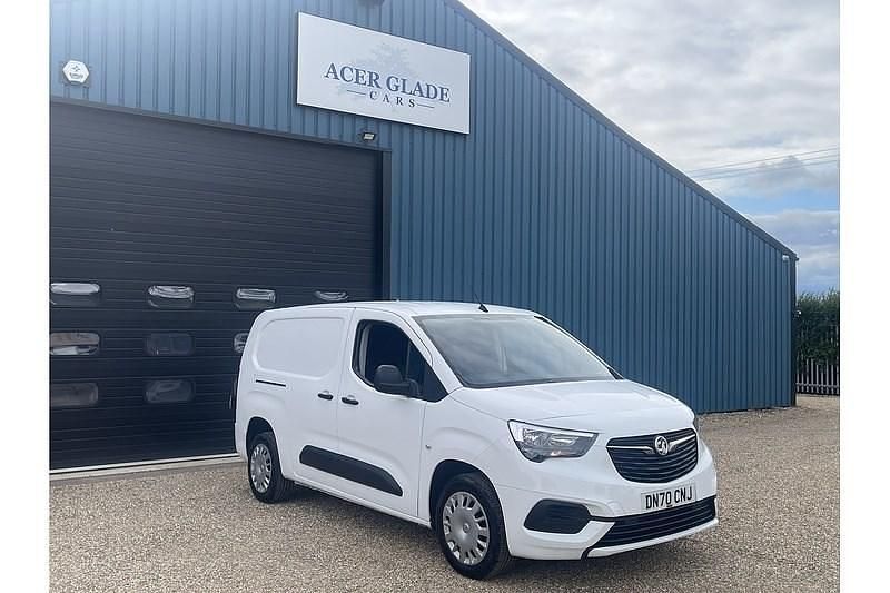White Used 2020 Vauxhall Combo Sportive MPV | £8,390 (Fair price) - Image 1/4