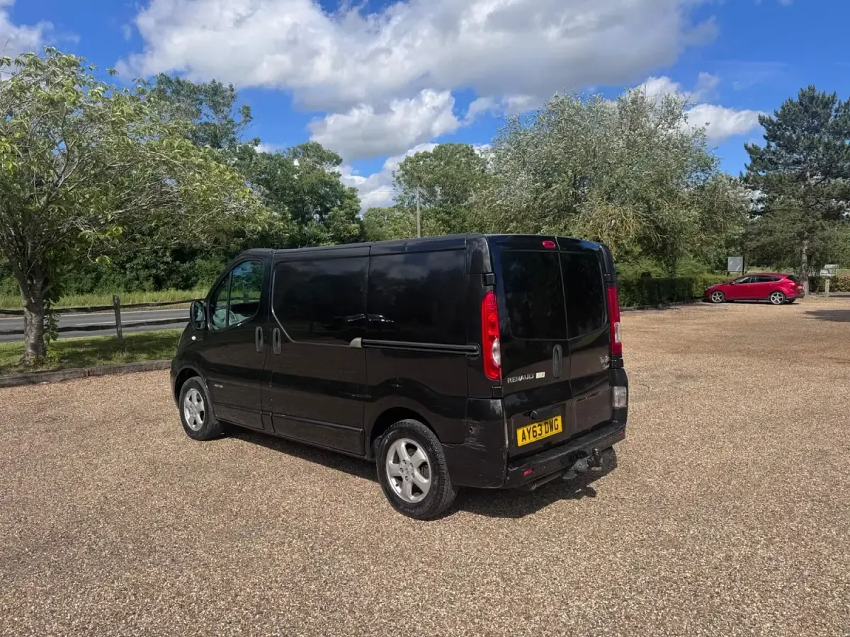 Used Renault Trafic 115 HP (84 kW) 2013 Black MPV