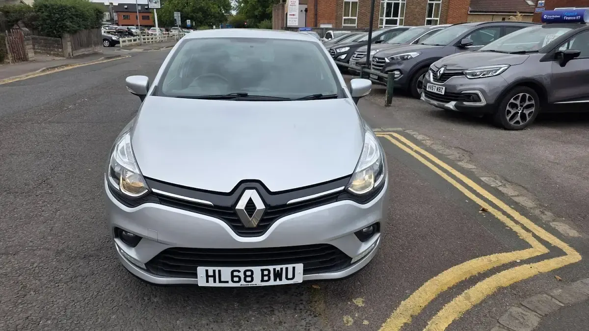 Used Renault Clio Iconic 90 HP (66 kW) 2019 Silver Hatchback