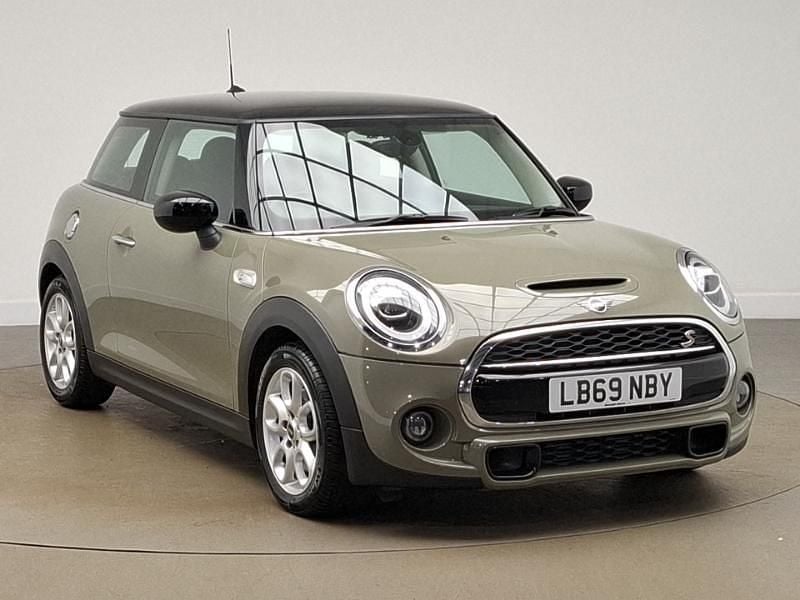 Usado Mini Cooper S Classic 192 HP (141 kW) 2020 Cinzento Citadino