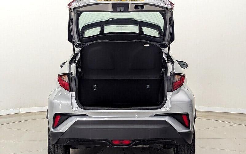 Usado Toyota C-HR 122 HP (89 kW) 2022 Prateado SUV