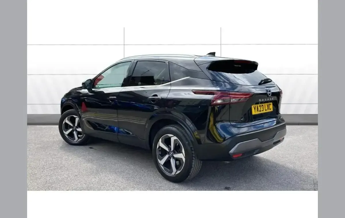 Used Nissan Qashqai N-Connecta 155 HP (114 kW) 2023 Black SUV