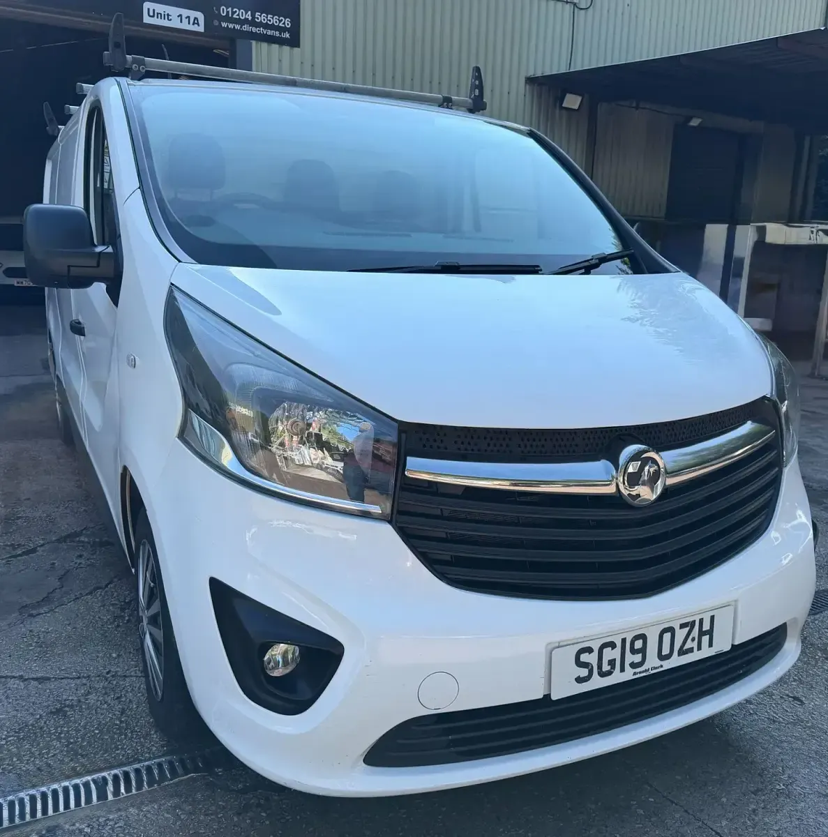 Used Vauxhall Vivaro Sportive 120 HP (88 kW) 2019 White MPV