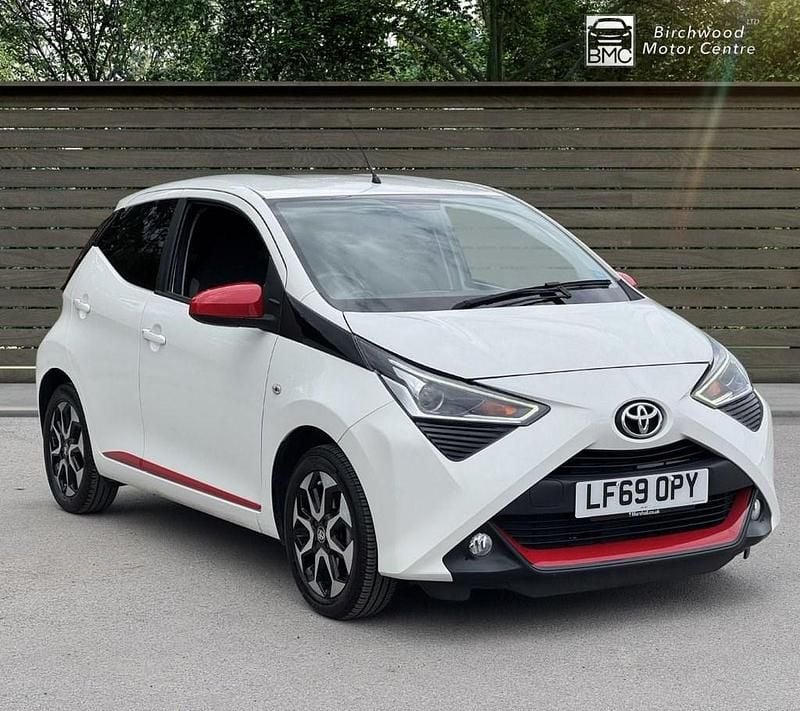 White Used 2019 Toyota Aygo Trend Hatchback | £9,995 (Fair price) - Image 1/4