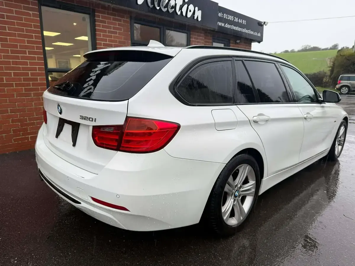 Usado BMW 320 Sport Line 2014 Blanco Familiar