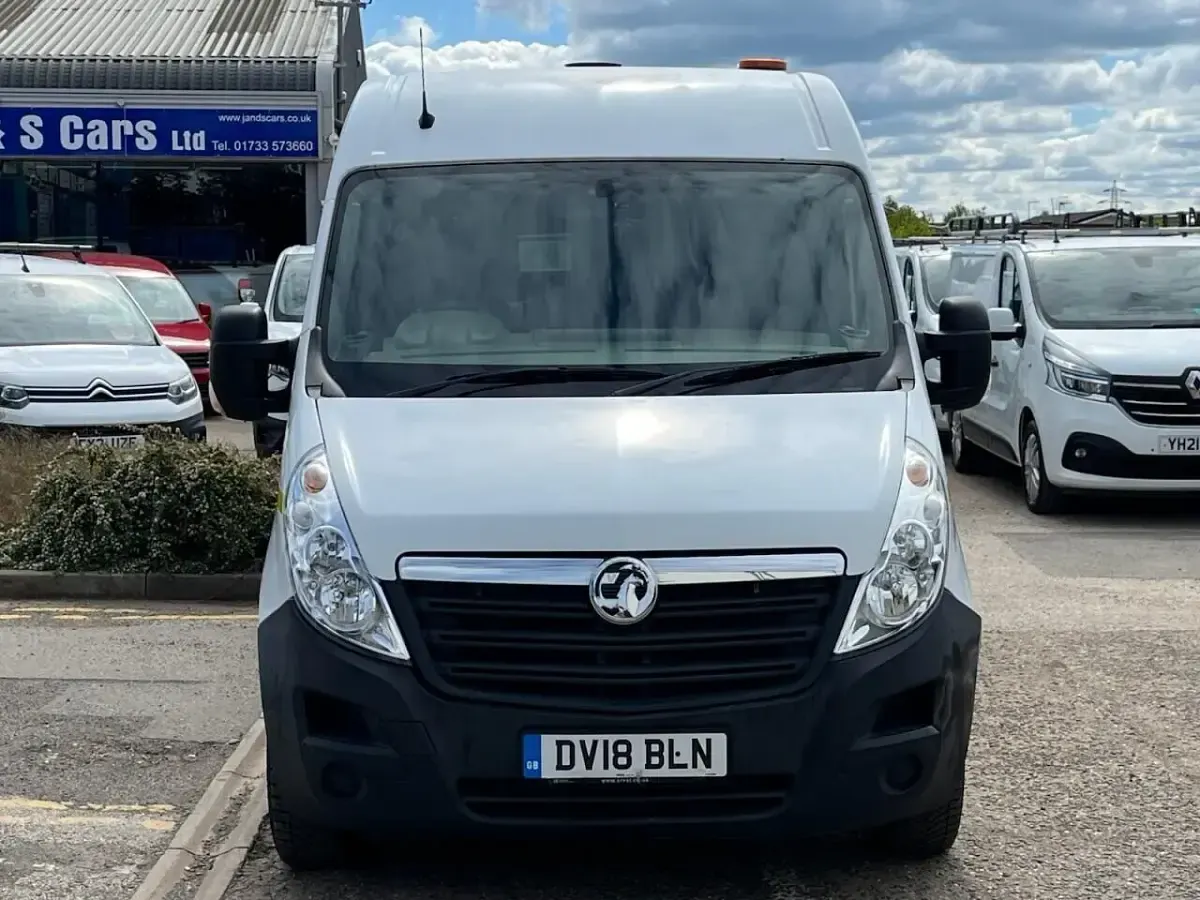 Used Vauxhall Movano 130 HP (95 kW) 2018 White MPV