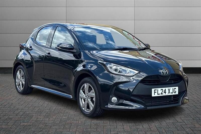 Eclipse black Used 2024 Toyota Yaris Hybrid Hatchback | £17,895 (Good price) - Image 1/4