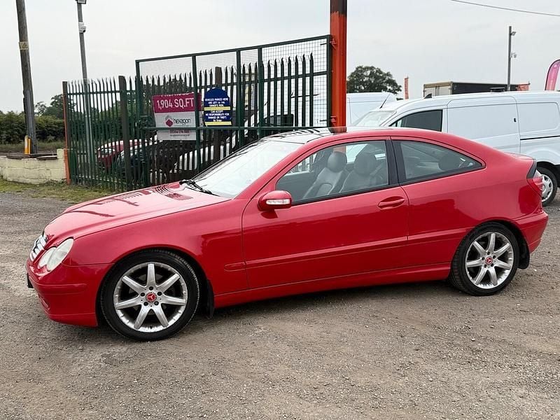 Begagnad Mercedes C220 SE 2003 Röd Sportkupé