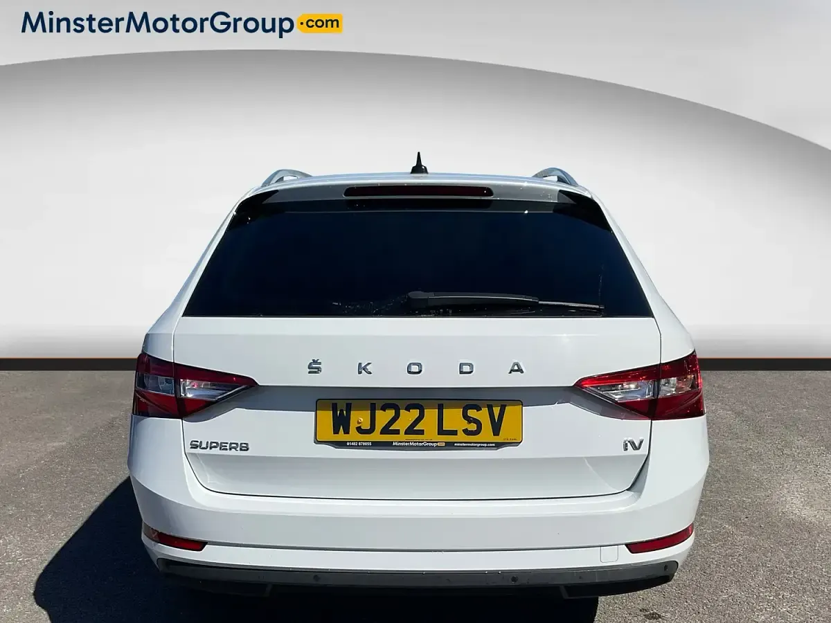 Used Skoda Superb SE Technology 218 HP (160 kW) 2022 White Estate