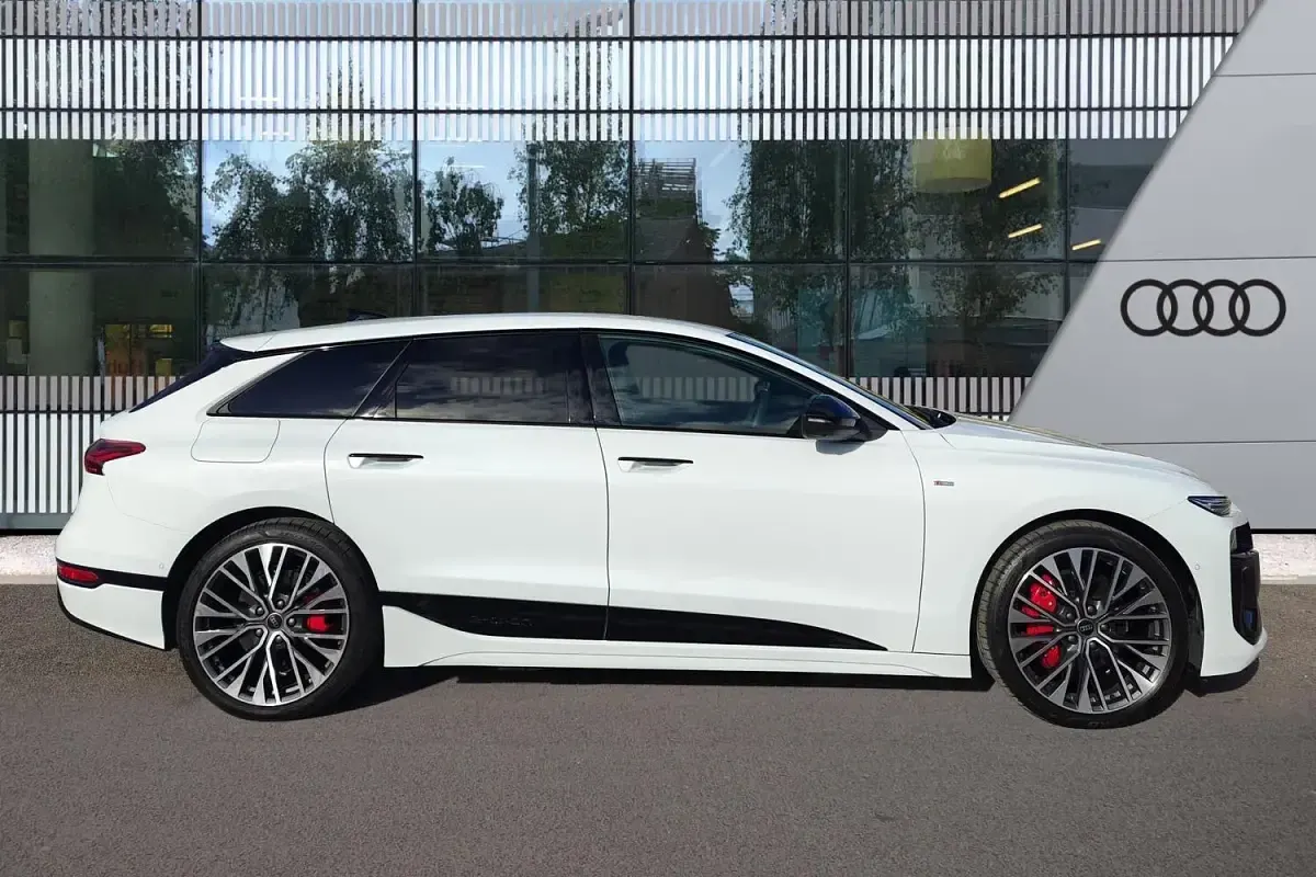 Used Audi A6 e-tron Black Edition 339 kW (462 HP) 2025 White Estate